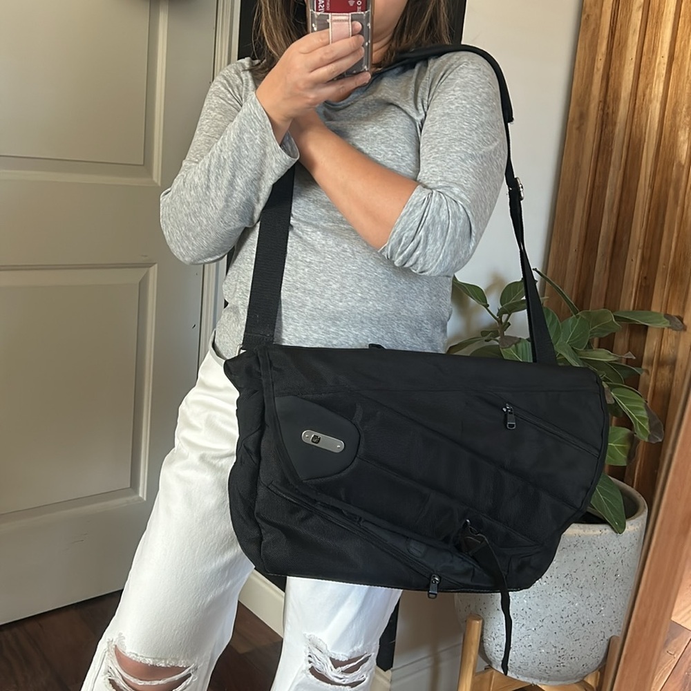 FUL Computer Laptop Crossbody work bag. 18X13